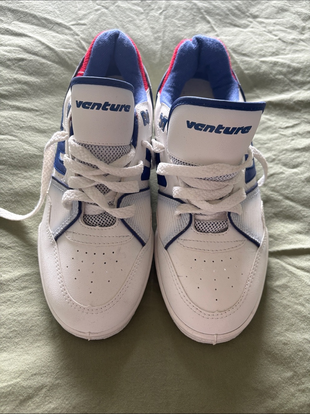 Awesome NEVER WORN Venture White and Blue Athletic Shoes